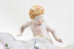 Antique Von Schierholz porcelain centerpiece bowl, with applied floral details and four cherub figures - 3