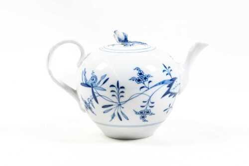 Antique Meissen 'blue onion' blue and white porcelain teapot
