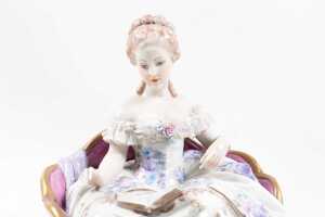 Luigi Fabris, porcelain figure of a seated lady reading - 2