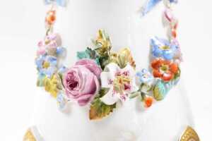 Pair of antique Royal Worcester porcelain vases with applied floral design - 2