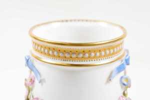 Pair of antique Royal Worcester porcelain vases with applied floral design - 4