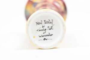 Porcelain vase hand painted by Terence Nutt of Worcester - 4
