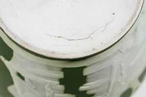 Antique Wedgwood Portland Vase in olive green and white jasperware - 5
