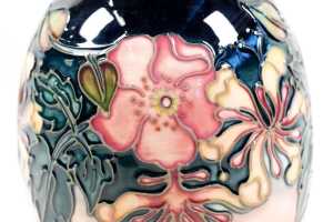 Moorcroft Pottery 'Oberon' ceramic vase, c. 1993. - 2