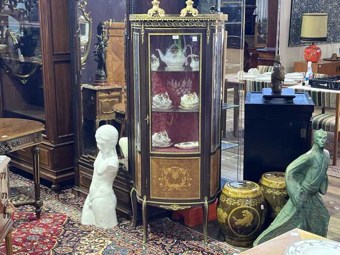 French Louis XV style vitrine