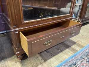 Antique French walnut bookcase or display cabinet - 3