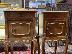 Pair of French walnut bedside tables - 3