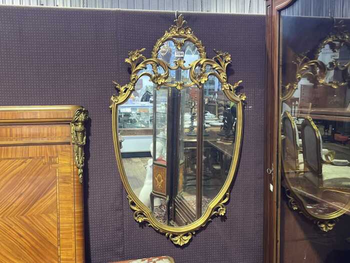 Gilt frame mirror