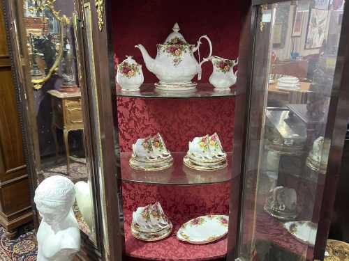 Royal Albert 'Old Country Roses' porcelain tea setting for six