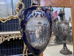 Pair of French Sevres style urns - 3