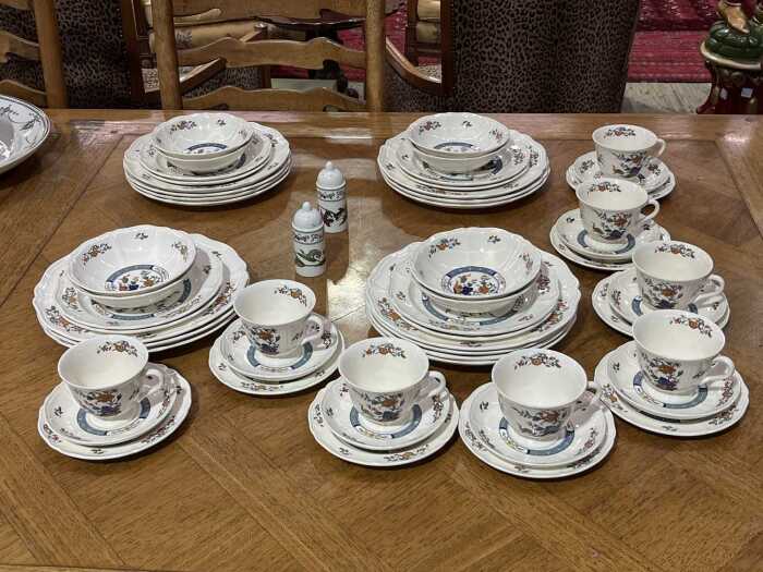 Wedgwood Chinese Teal porcelain dinner setting for eight