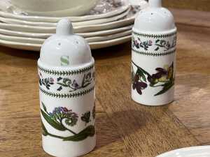 Wedgwood Chinese Teal porcelain dinner setting for eight - 5