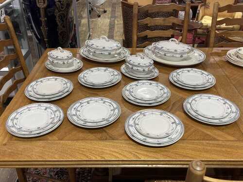 Royal Doulton 'Russell' dinner setting for eight