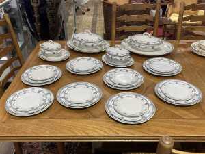 Royal Doulton 'Russell' dinner setting for eight