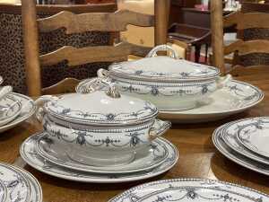 Royal Doulton 'Russell' dinner setting for eight - 2
