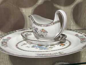 Wedgwood 'Kutani Crane' porcelain dinner setting for ten - 2