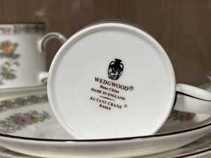Wedgwood 'Kutani Crane' porcelain dinner setting for ten - 6