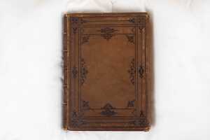 A leather bound edition of The Pilgrim's Progress by John Bunyan, with notes by Rev. Robert Maguire M.A. - 2