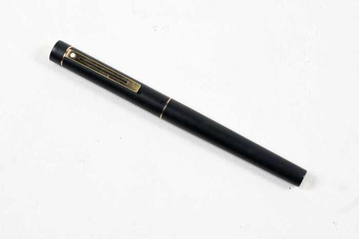 Sheaffer matte black fountain pen