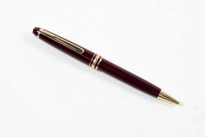 MontBlanc 'Meisterst&uuml;ck' burgundy red ballpoint pen