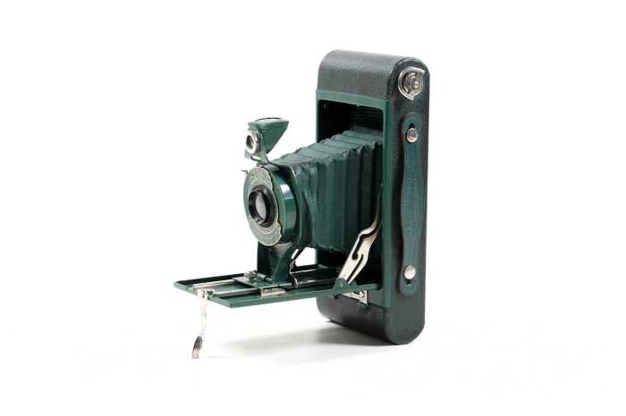 Kodak Rainbow Hawk-Eye No.2A folding model B film camera in green