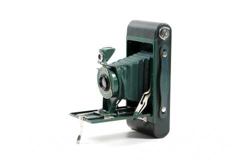 Kodak Rainbow Hawk-Eye No.2A folding model B film camera in green
