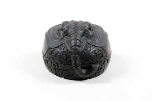 Japanese figural bronze trinket box with high-relief elephant's head - 2
