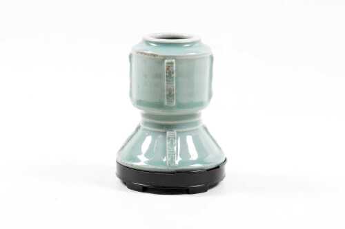 Antique Long Quan 'Gu' vase