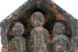 Bengali carved basalt votive plaque with figural group - 2