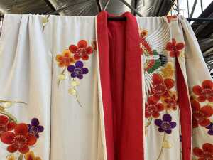 Traditional Japanese silk bridal kimono with flower and crane silk and gold thread embroidery - 2