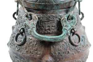 Chinese bronze ritual vessel with bird detail - 2