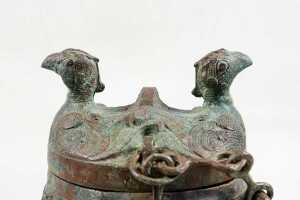 Chinese bronze ritual vessel with bird detail - 3