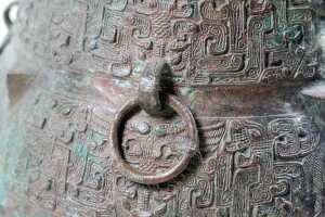 Chinese bronze ritual vessel with bird detail - 4