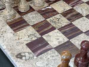 Marble and onyx carved chess set in velvet-covered box. - 4