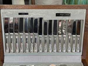 W.A. Rogers from Oneida 'Kings' silver-plated cutlery setting for eight - 2
