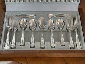 W.A. Rogers from Oneida 'Kings' silver-plated cutlery setting for eight - 3