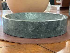 Florabelle Living 'Solange' green marble bowl with leather table mat - 2