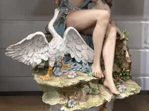 Capodimonte porcelain figure group of Leda and the Swan - 3