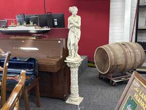 Plaster statue of the Venus de Milo with patching plinth