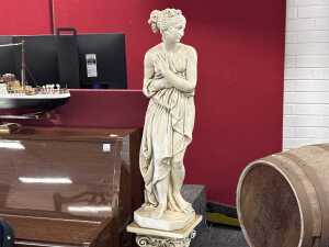 Plaster statue of the Venus de Milo with patching plinth - 2