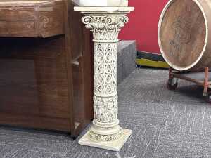 Plaster statue of the Venus de Milo with patching plinth - 4