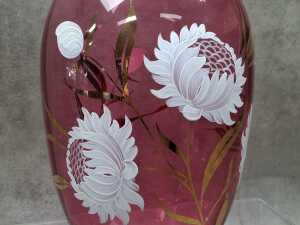 Mid-century cranberry glass vase with hand-painted and gilt decoration - 2