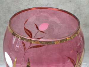 Mid-century cranberry glass vase with hand-painted and gilt decoration - 3