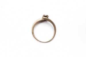 A diamond ring in 9 carat yellow gold - 4