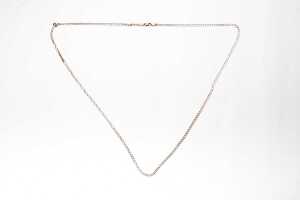 A curb link chain in 9 carat yellow gold - 3