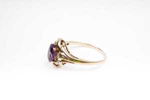 An amethyst and diamond ring in 9 carat yellow gold - 3