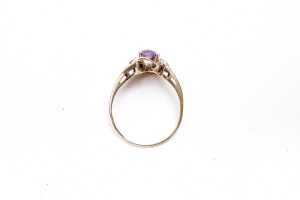 An amethyst and diamond ring in 9 carat yellow gold - 4