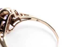 An amethyst and diamond ring in 9 carat yellow gold - 5