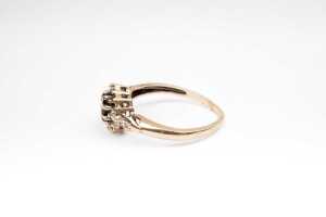 A sapphire and diamond ring in 9 carat yellow gold - 3
