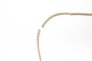 A broken blue topaz and diamond necklace in 9 carat yellow gold - 4